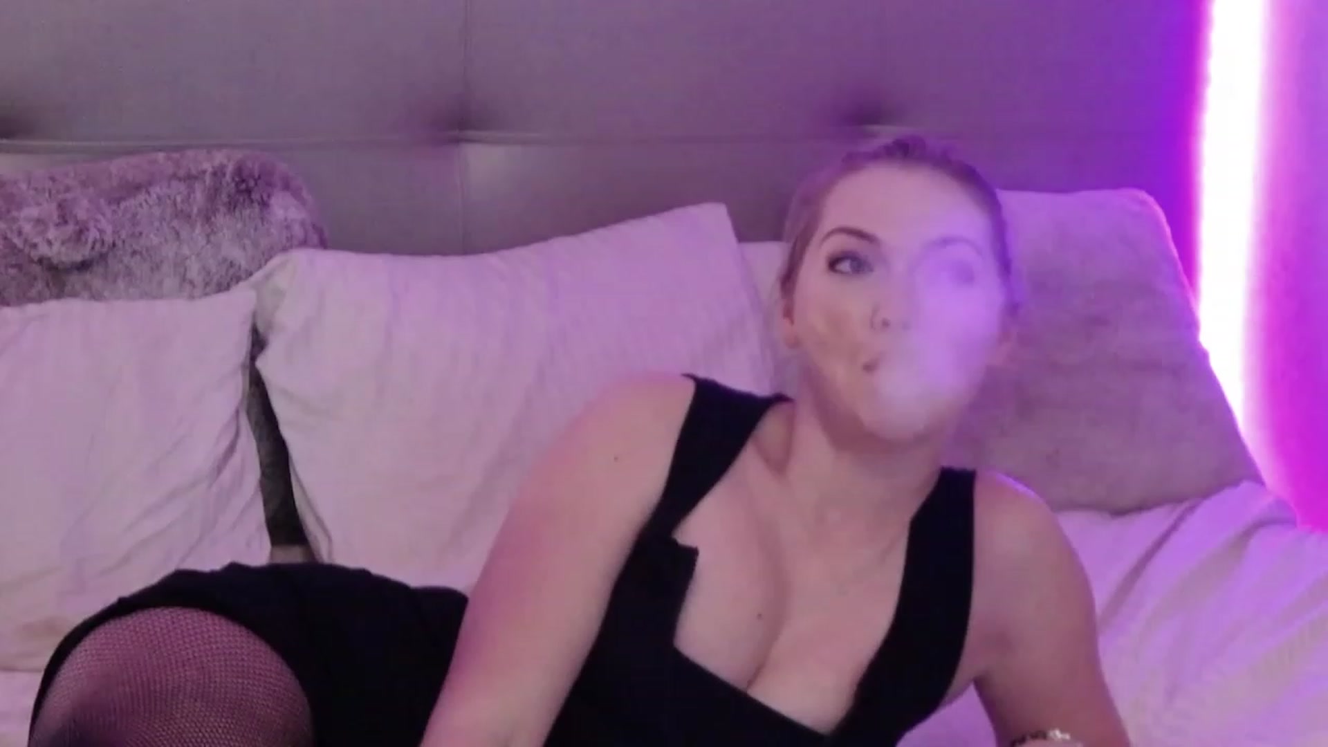 Gallery image thumbnail from KittyKpk's myfreecams stream on, 02/17/2024, 22:39 image 8 of 20