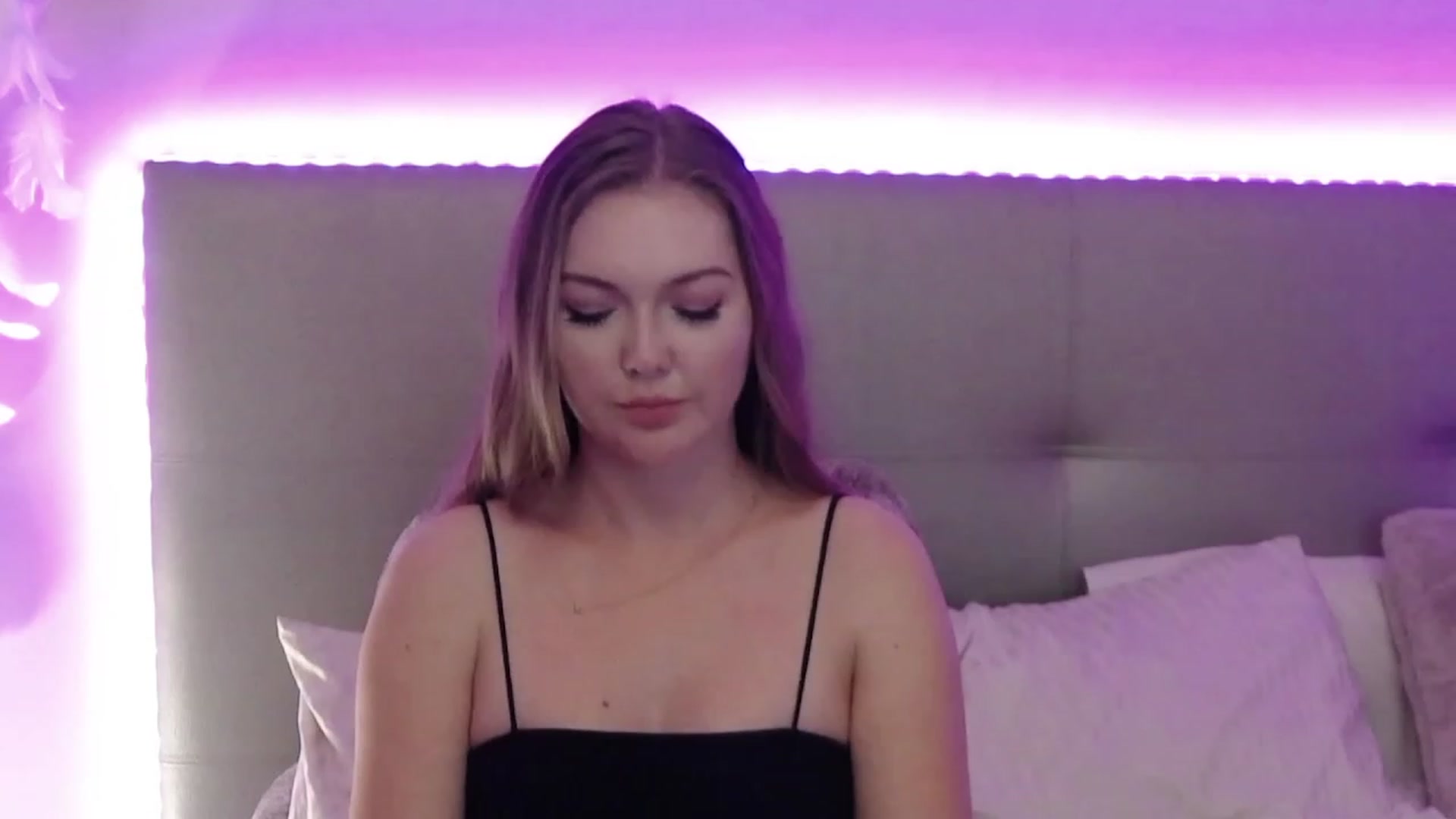 Gallery image thumbnail from KittyKpk's myfreecams stream on, 02/17/2024, 23:34 image 18 of 20