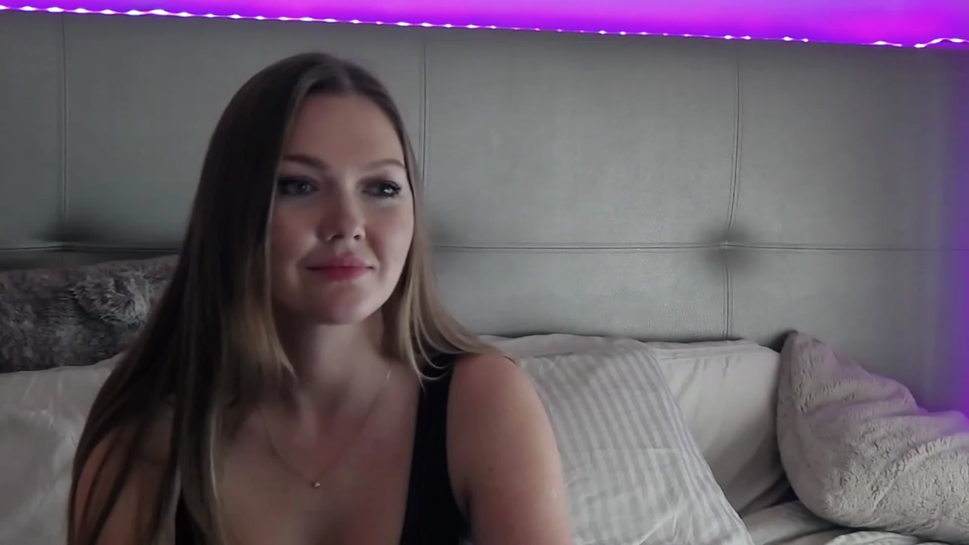 Gallery image thumbnail from KittyKpk's myfreecams stream on, 03/05/2024, 09:14 image 2 of 20