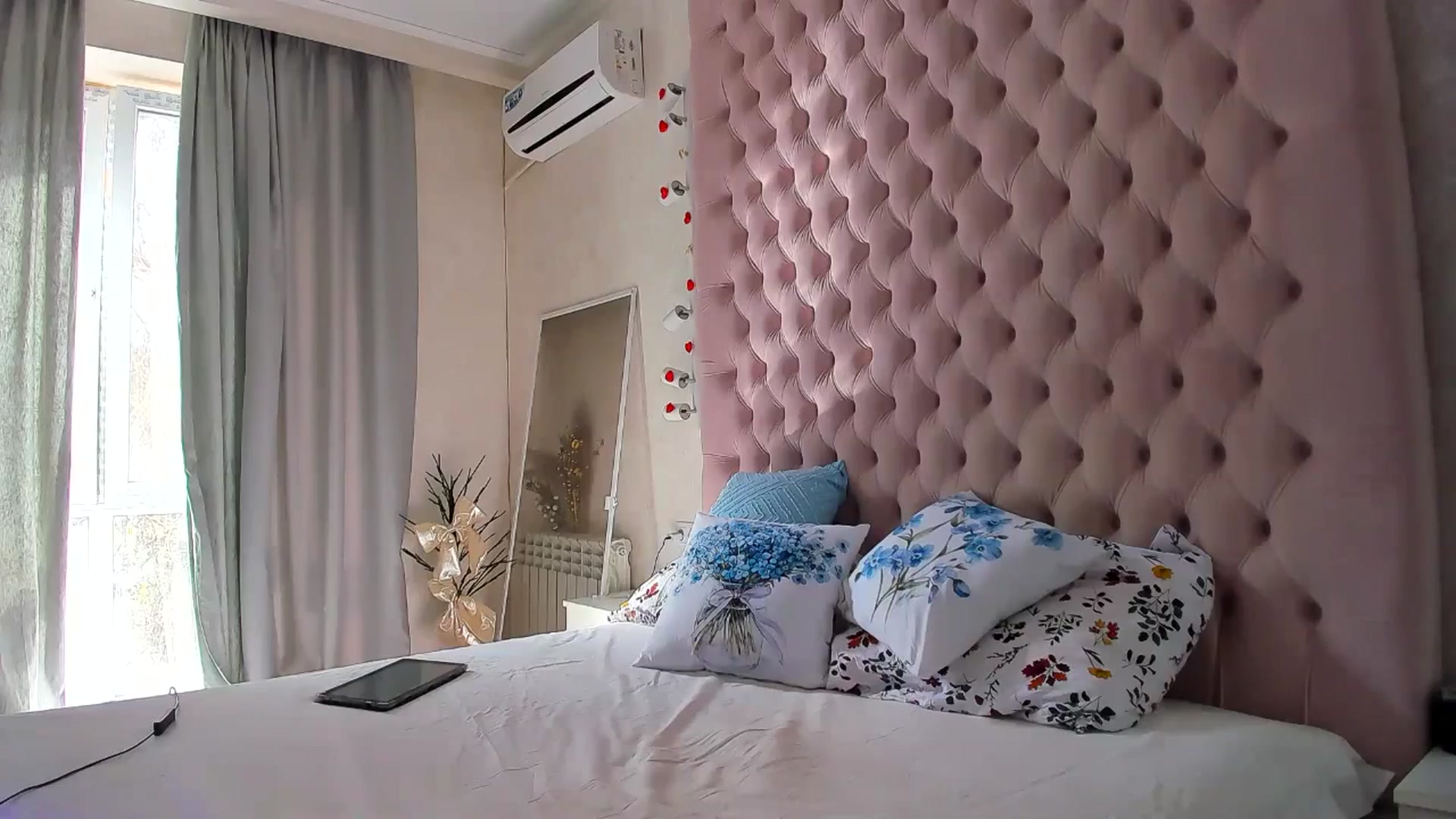Gallery image thumbnail from KittyKris's myfreecams stream on, 04/17/2026, 15:05 image 6 of 20