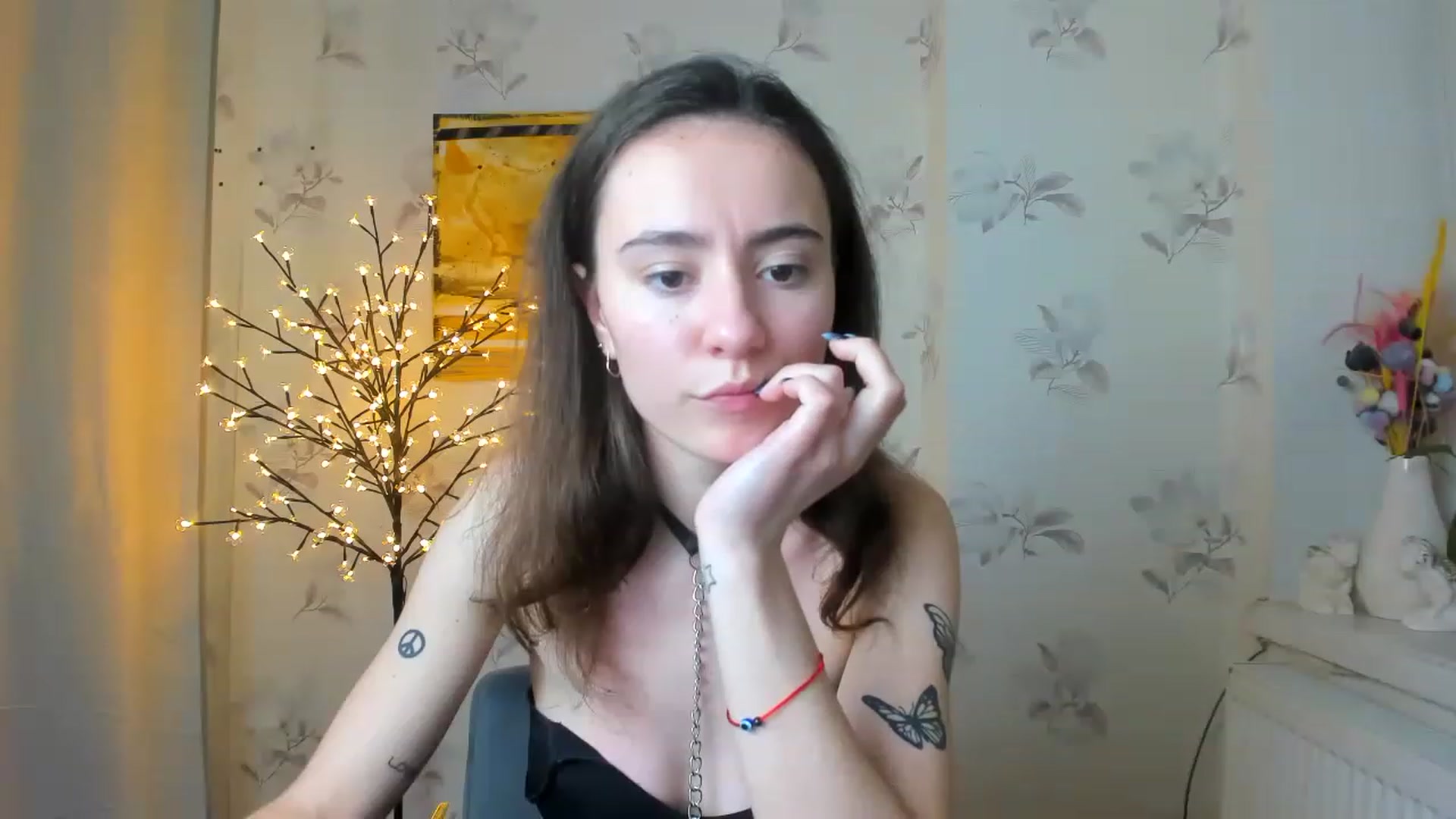 Gallery image thumbnail from KittyLins's myfreecams stream on, 01/22/2023, 13:05 image 8 of 20