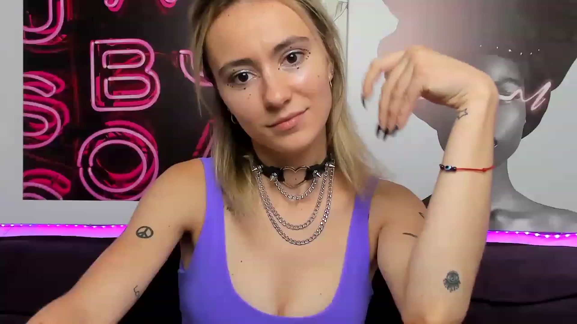Gallery image thumbnail from KittyLins's myfreecams stream on, 07/24/2023, 17:13 image 8 of 20