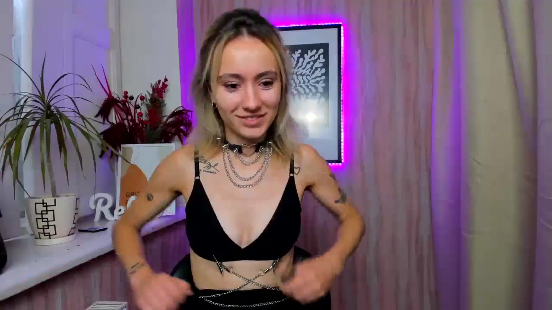 Gallery image thumbnail from KittyLins's myfreecams stream on, 08/18/2023, 12:04 image 15 of 20