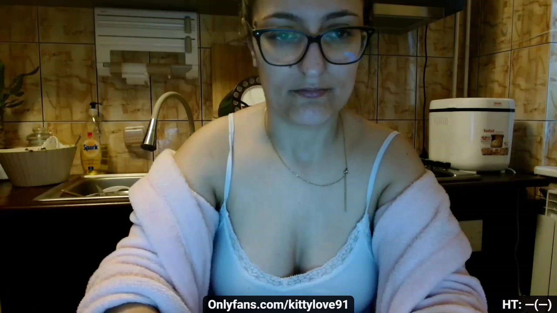 Gallery image thumbnail from KittyLove91's myfreecams stream on, 03/12/2024, 06:52 image 6 of 20
