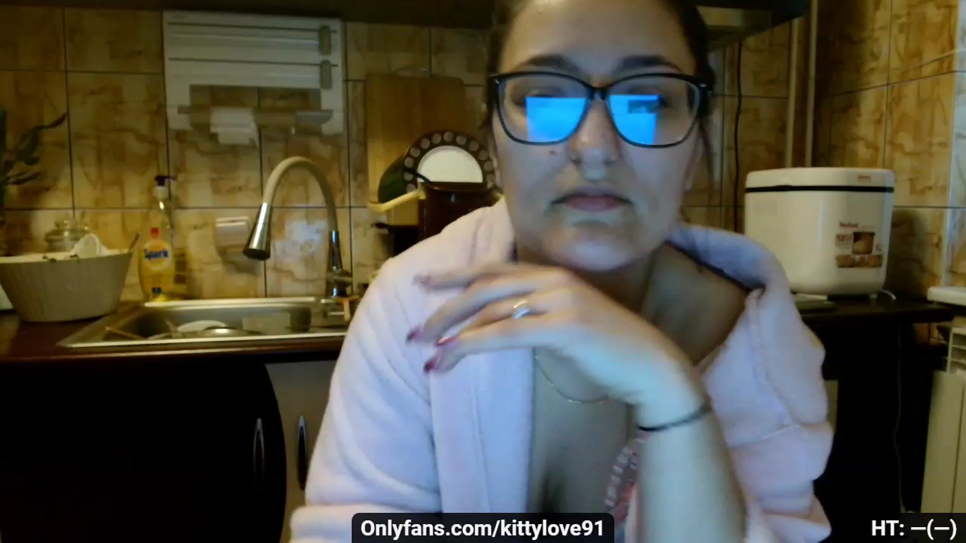 Gallery image thumbnail from KittyLove91's myfreecams stream on, 03/12/2024, 06:52 image 3 of 20
