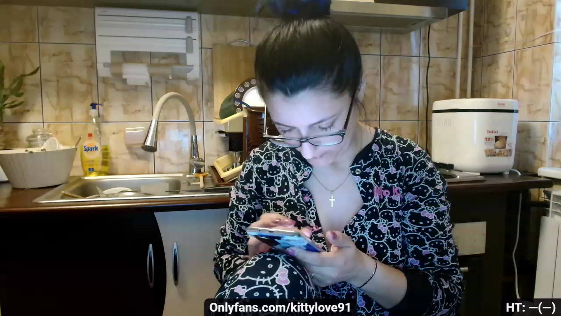 Gallery image thumbnail from KittyLove91's myfreecams stream on, 03/12/2024, 06:52 image 10 of 20