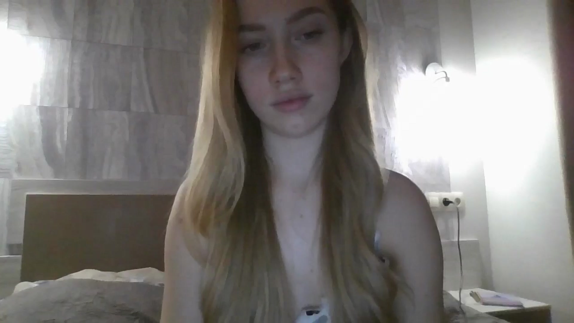 Gallery image thumbnail from KittyLuxxe's myfreecams stream on, 03/02/2025, 21:10 image 6 of 20