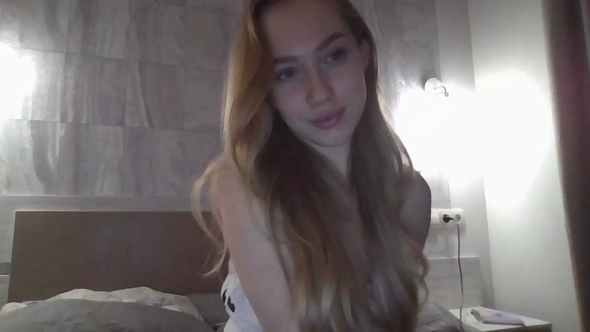 Gallery image thumbnail from KittyLuxxe's myfreecams stream on, 03/02/2025, 21:10 image 16 of 20