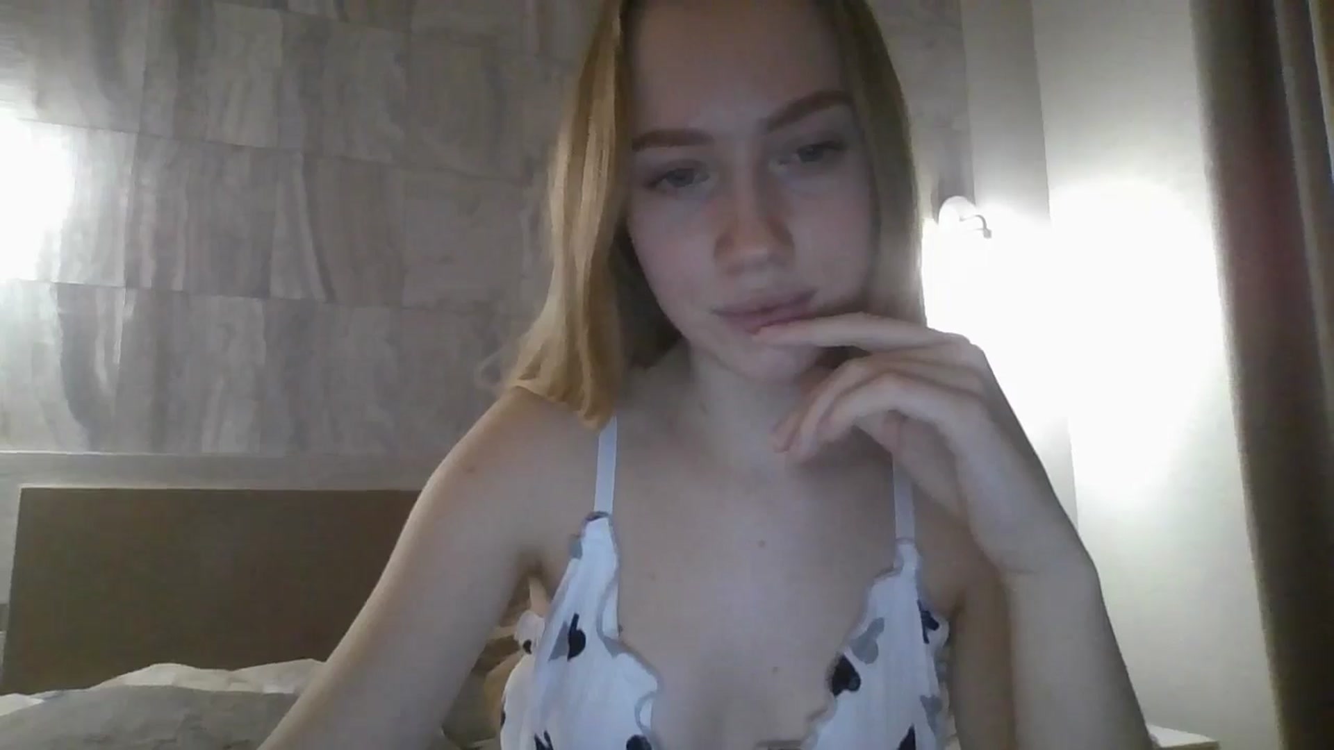 Gallery image thumbnail from KittyLuxxe's myfreecams stream on, 03/02/2025, 21:10 image 14 of 20