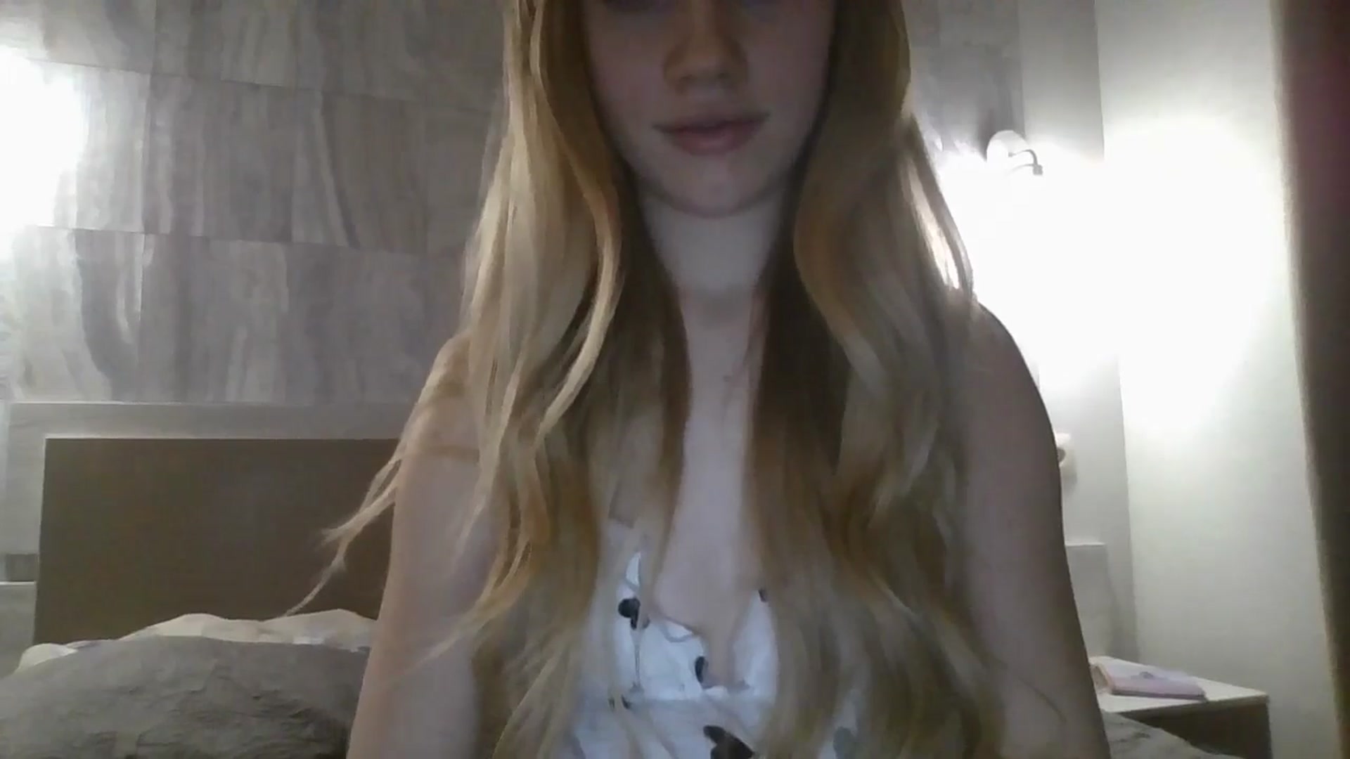 Gallery image thumbnail from KittyLuxxe's myfreecams stream on, 03/02/2025, 21:10 image 15 of 20