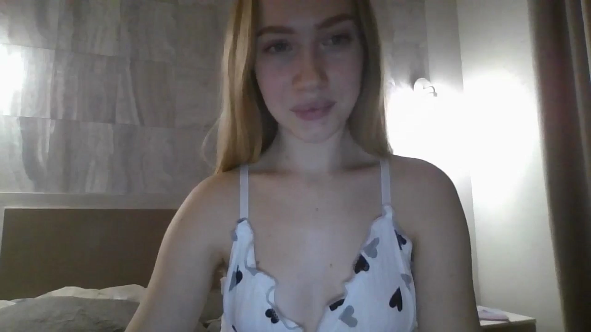 Gallery image thumbnail from KittyLuxxe's myfreecams stream on, 03/02/2025, 21:10 image 12 of 20