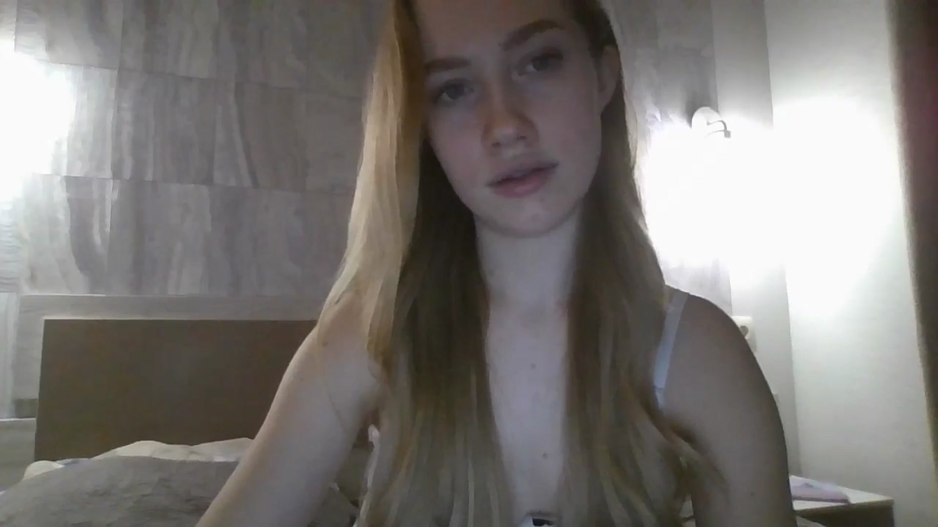 Gallery image thumbnail from KittyLuxxe's myfreecams stream on, 03/02/2025, 21:10 image 4 of 20