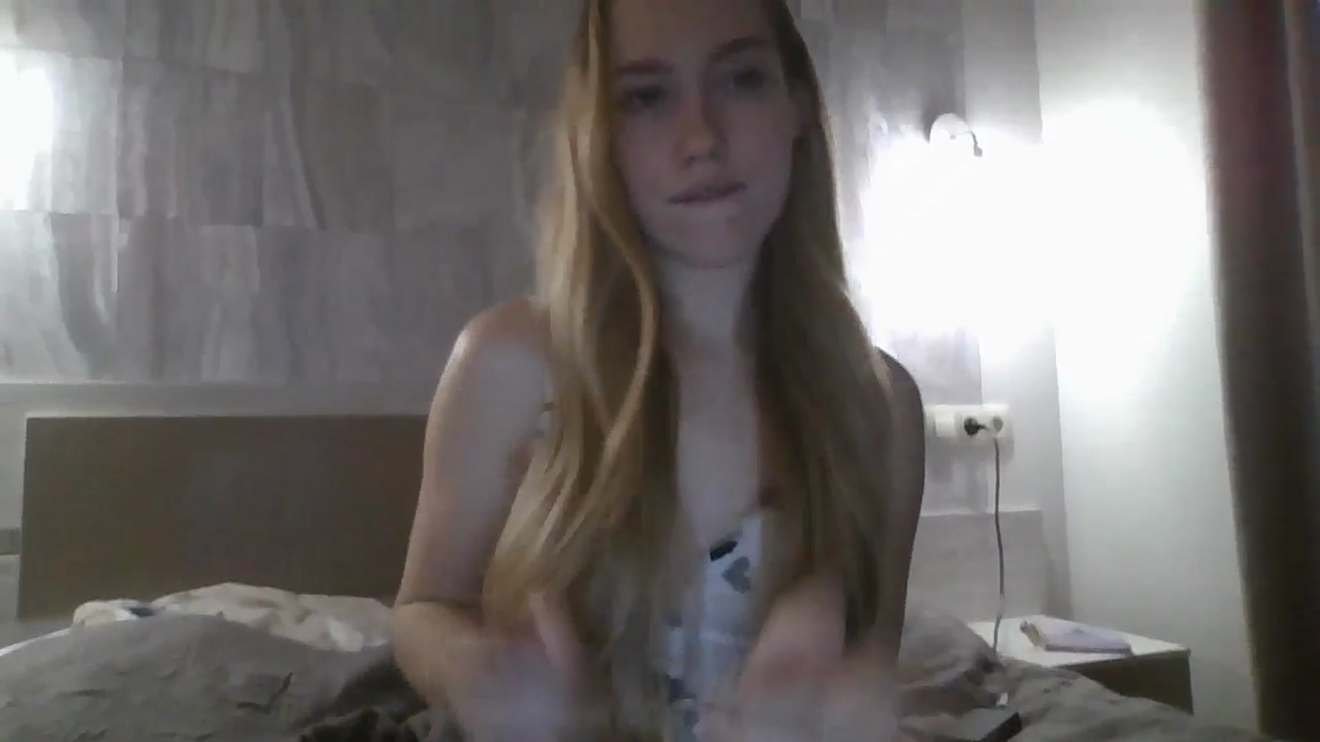 Gallery image thumbnail from KittyLuxxe's myfreecams stream on, 03/02/2025, 21:50 image 12 of 20