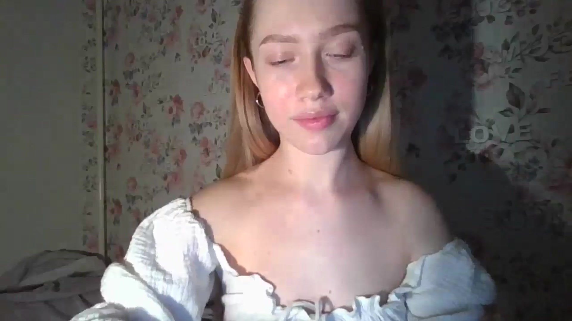Gallery image thumbnail from KittyLuxxe's myfreecams stream on, 03/07/2025, 18:46 image 7 of 20