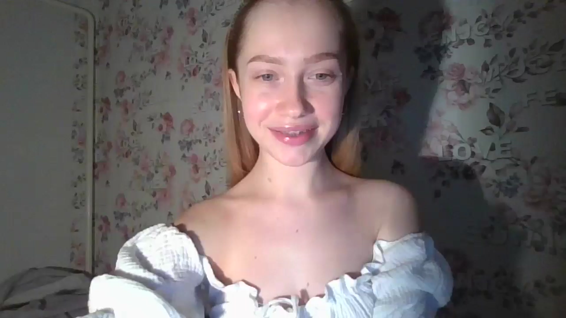 Gallery image thumbnail from KittyLuxxe's myfreecams stream on, 03/07/2025, 18:46 image 19 of 20
