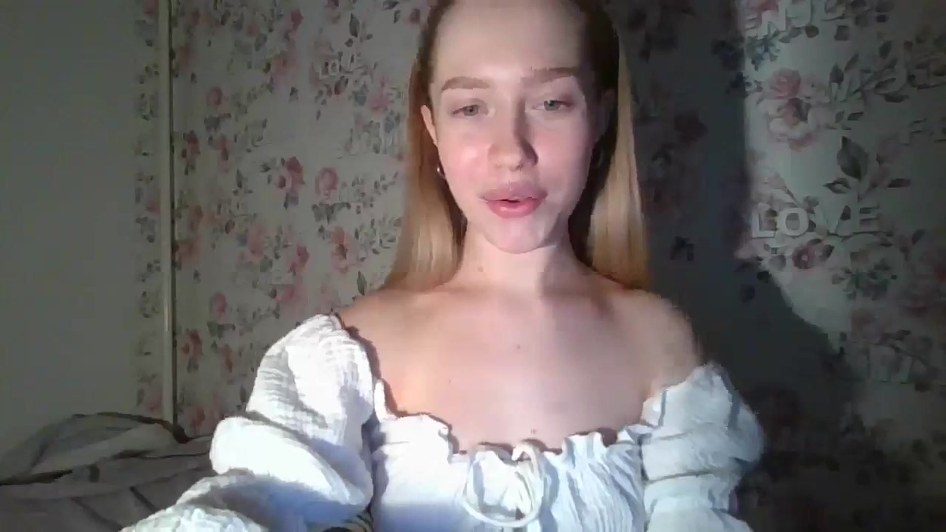 Gallery image thumbnail from KittyLuxxe's myfreecams stream on, 03/07/2025, 18:46 image 2 of 20