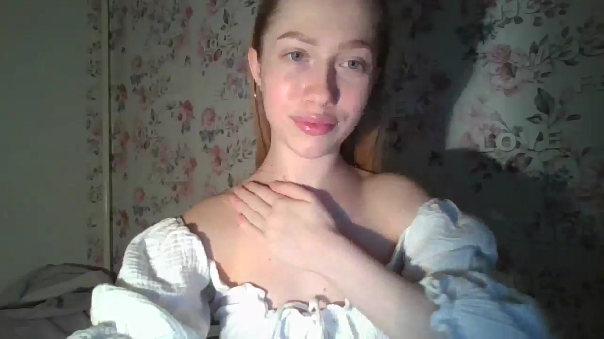 Gallery image thumbnail from KittyLuxxe's myfreecams stream on, 03/07/2025, 18:46 image 4 of 20