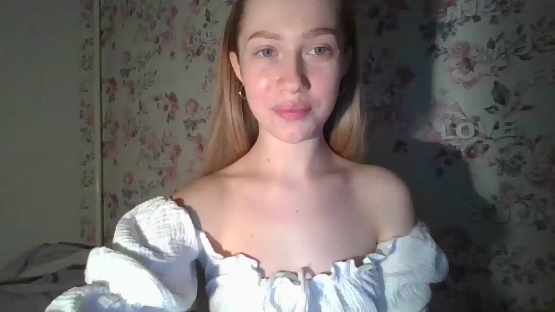 Gallery image thumbnail from KittyLuxxe's myfreecams stream on, 03/07/2025, 18:46 image 12 of 20