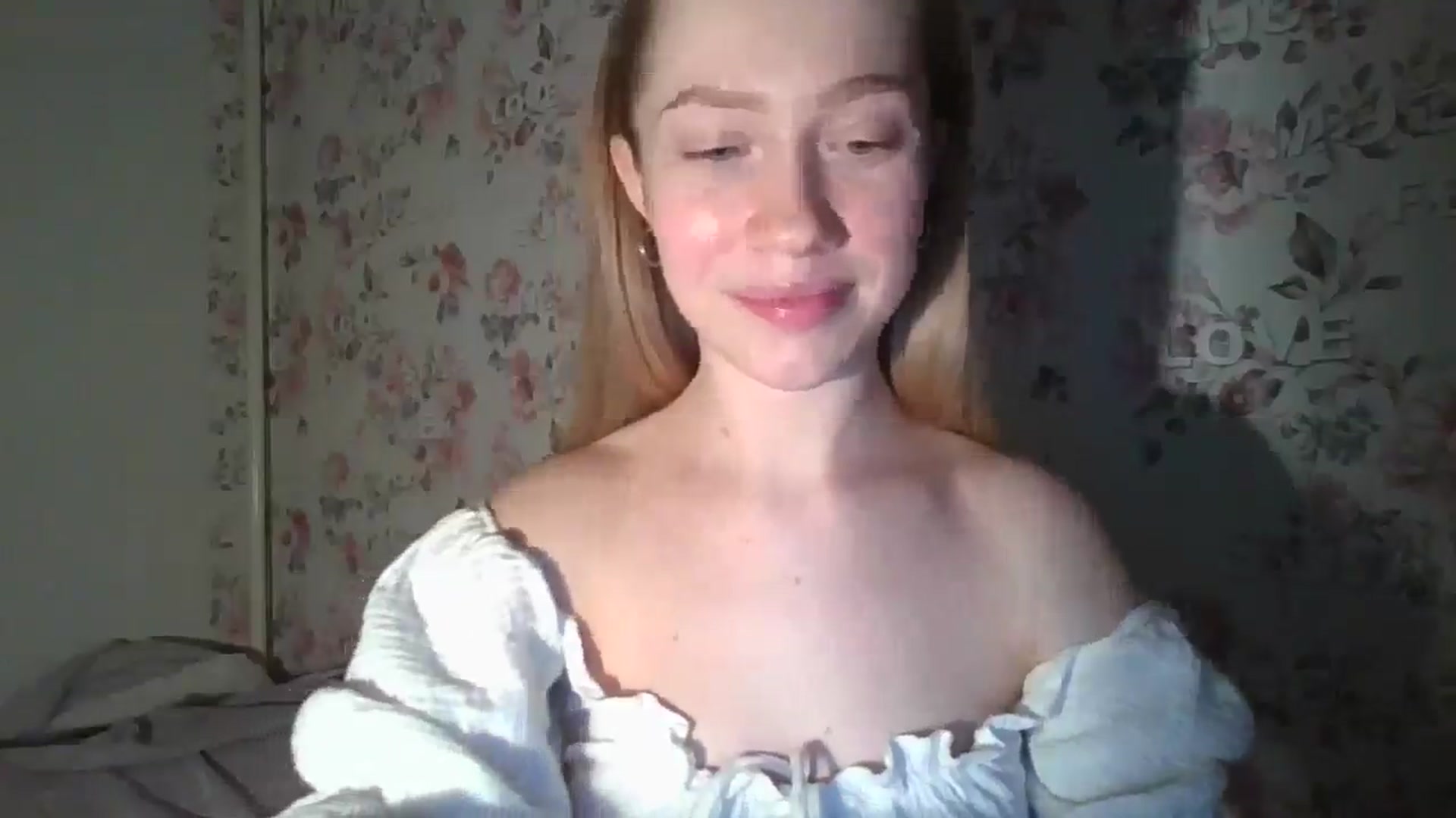 Gallery image thumbnail from KittyLuxxe's myfreecams stream on, 03/07/2025, 18:46 image 6 of 20
