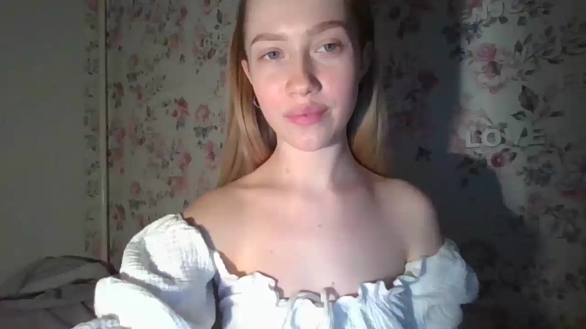 Gallery image thumbnail from KittyLuxxe's myfreecams stream on, 03/07/2025, 18:46 image 11 of 20