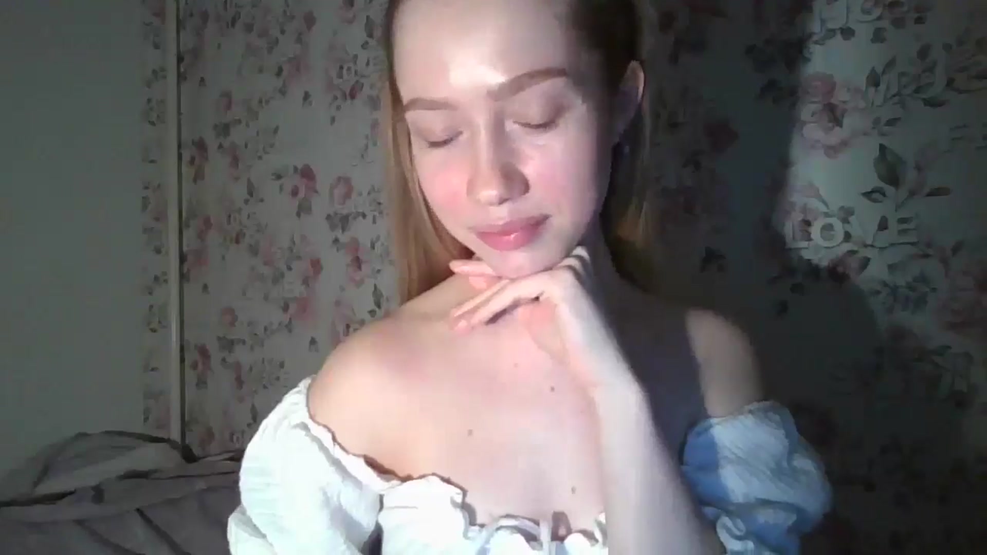 Gallery image thumbnail from KittyLuxxe's myfreecams stream on, 03/07/2025, 18:46 image 17 of 20