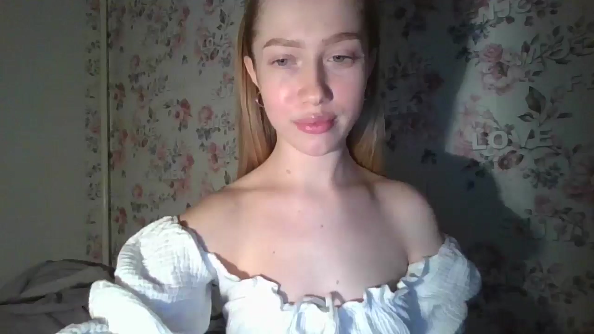 Gallery image thumbnail from KittyLuxxe's myfreecams stream on, 03/07/2025, 18:46 image 10 of 20