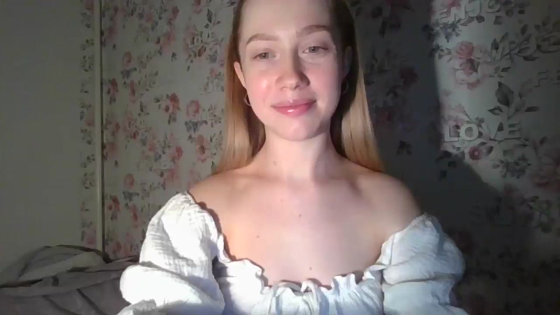 Gallery image thumbnail from KittyLuxxe's myfreecams stream on, 03/07/2025, 18:46 image 1 of 20