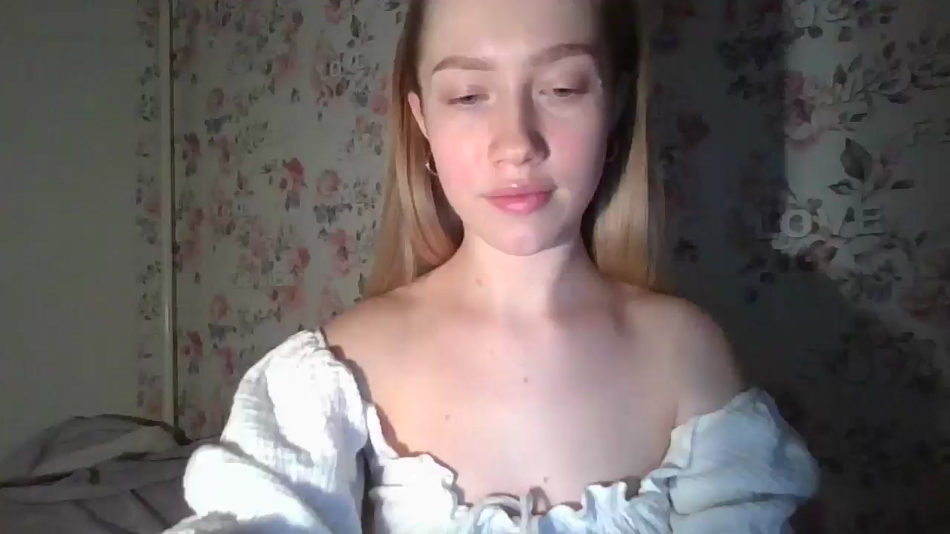 Gallery image thumbnail from KittyLuxxe's myfreecams stream on, 03/07/2025, 18:46 image 9 of 20