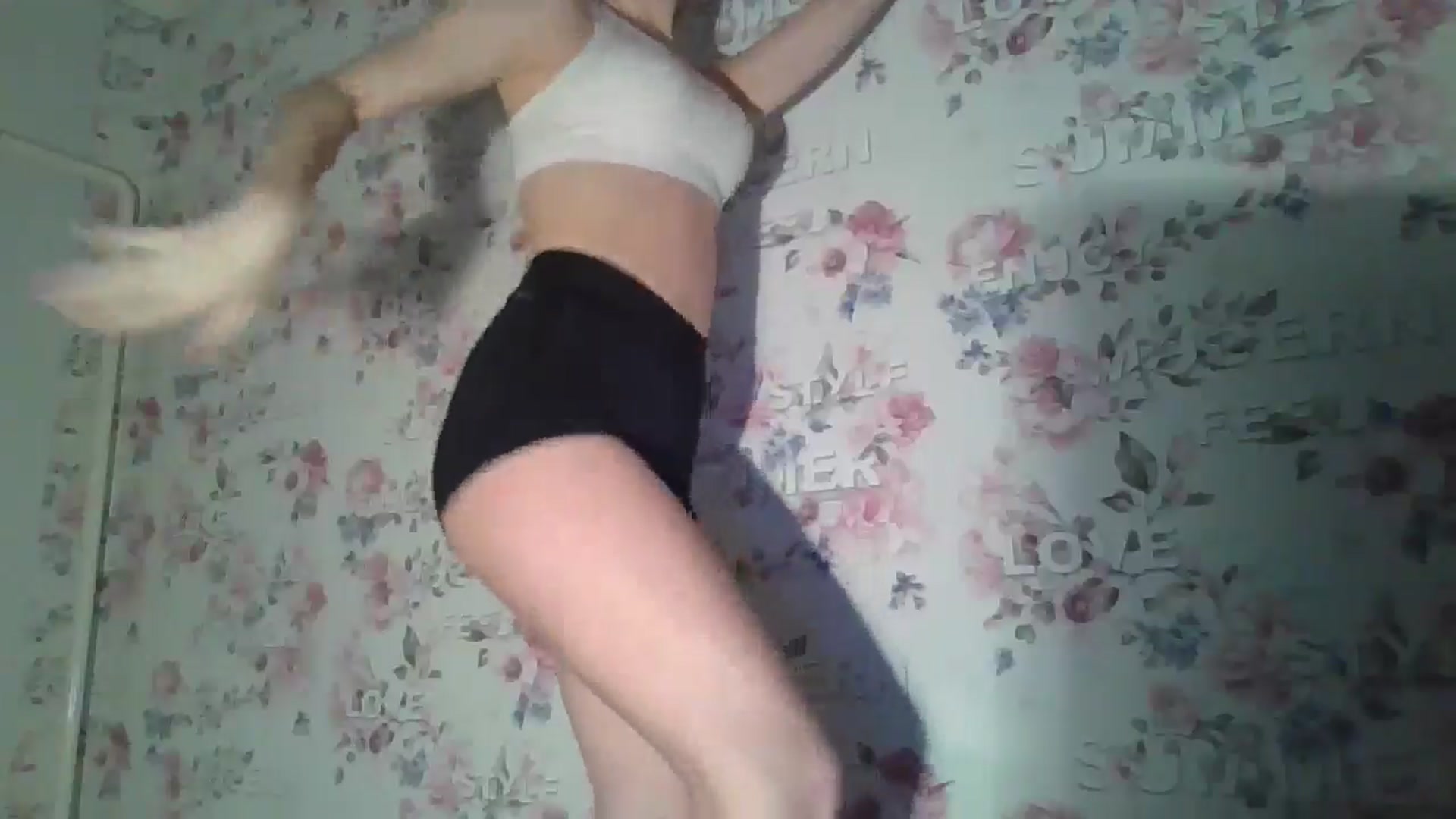 Gallery image thumbnail from KittyLuxxe's myfreecams stream on, 03/07/2025, 23:10 image 19 of 20