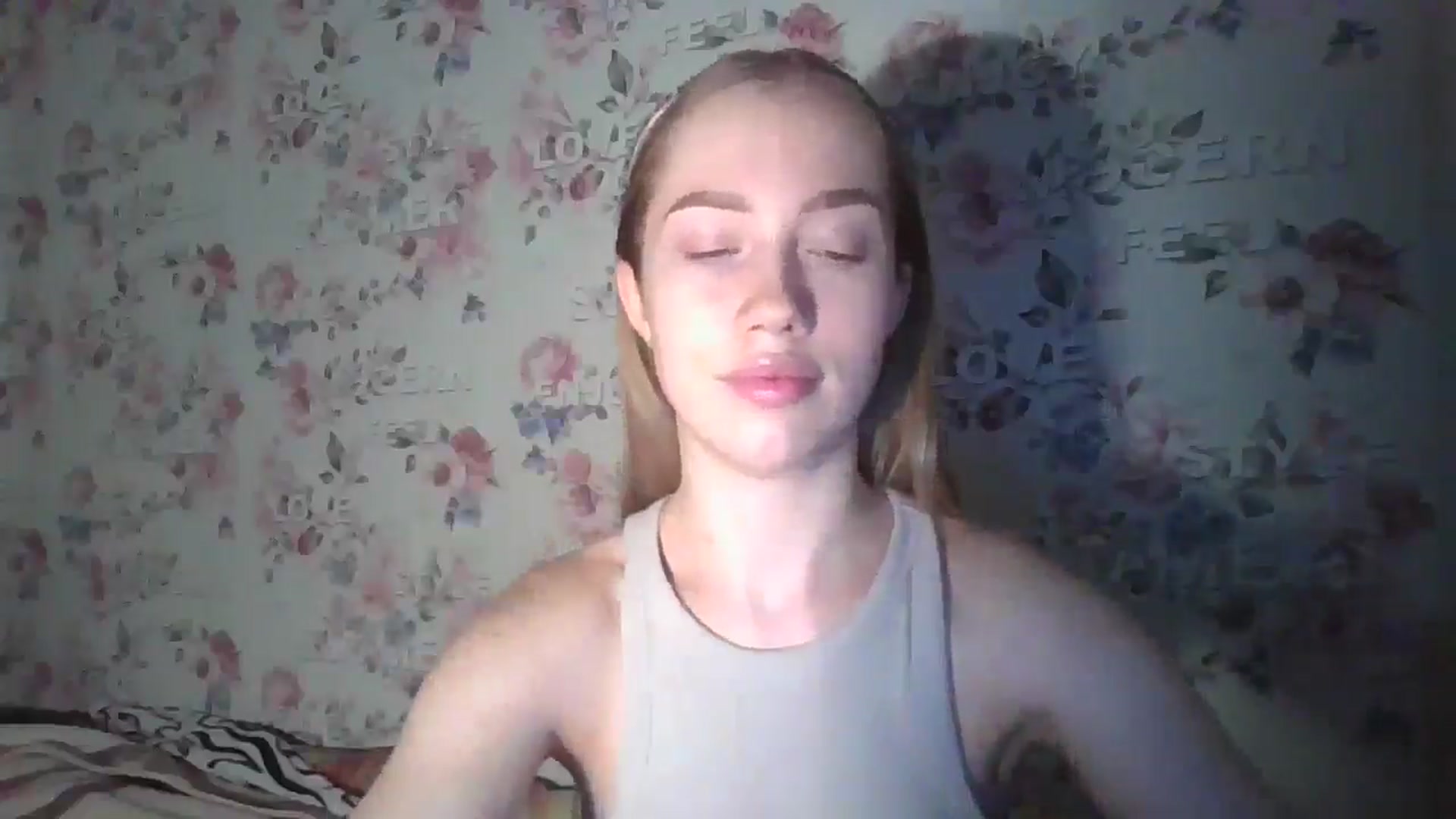 Gallery image thumbnail from KittyLuxxe's myfreecams stream on, 03/17/2025, 17:42 image 9 of 20