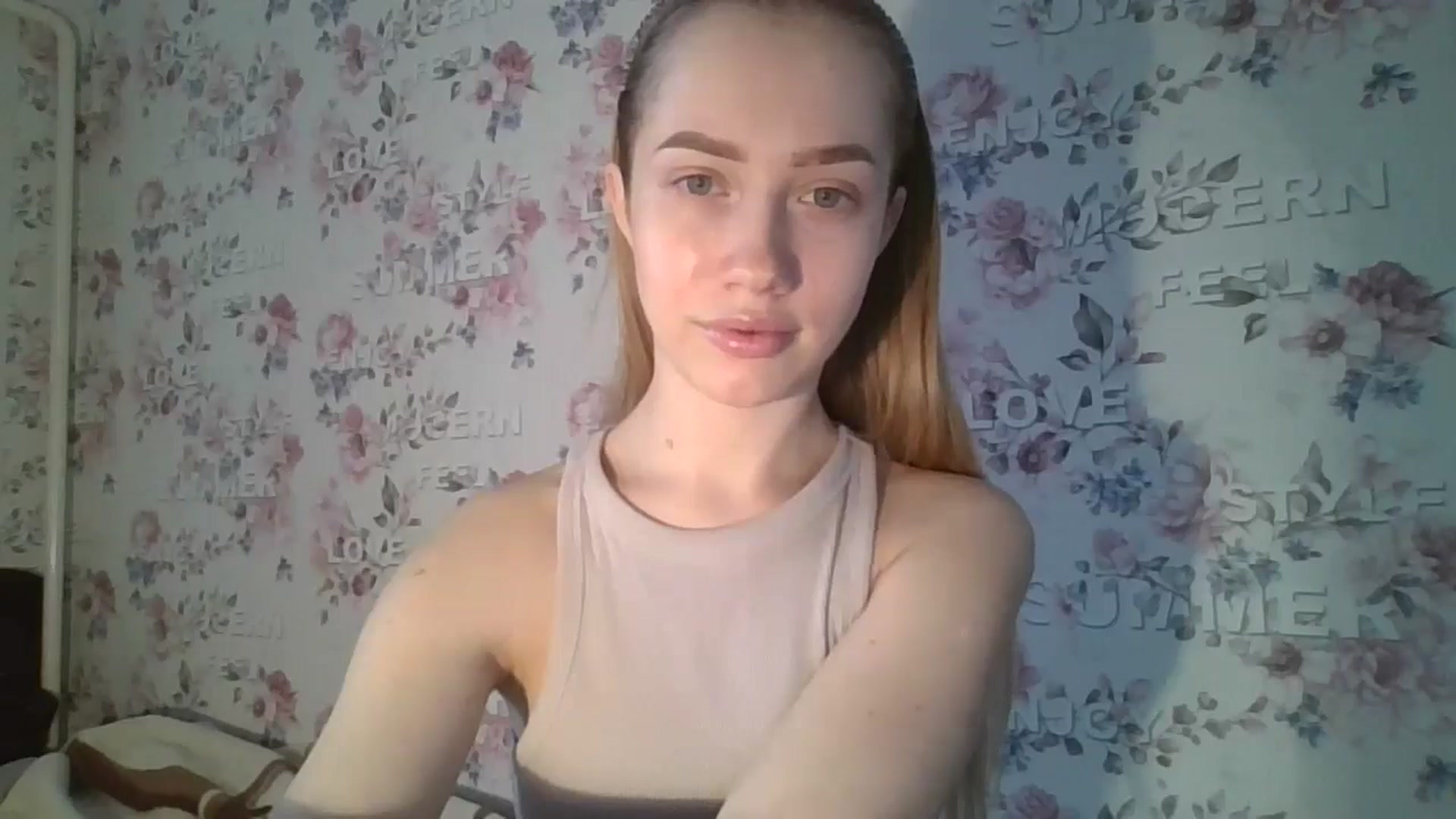 Gallery image thumbnail from KittyLuxxe's myfreecams stream on, 03/18/2025, 12:32 image 16 of 20