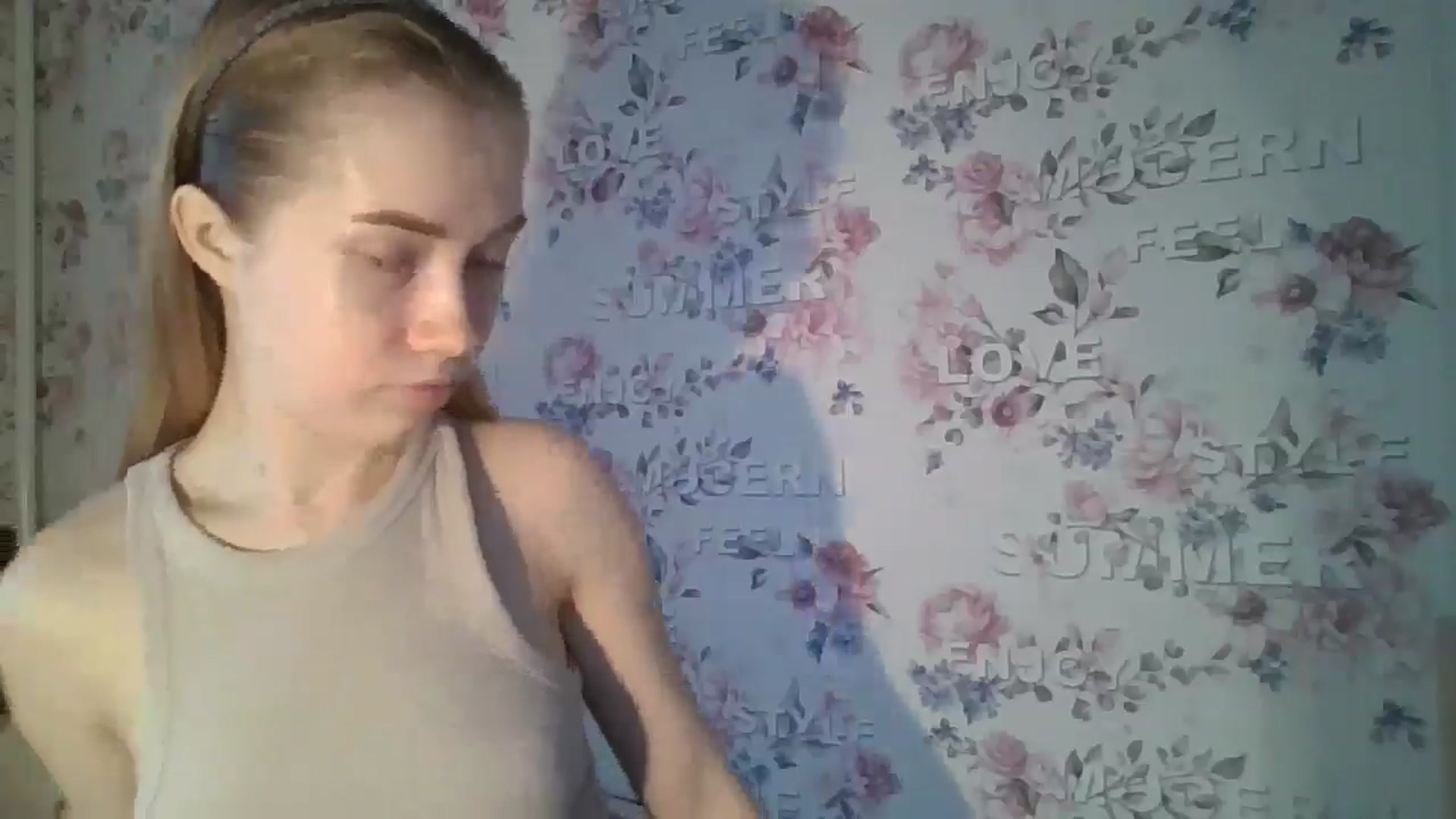 Gallery image thumbnail from KittyLuxxe's myfreecams stream on, 03/18/2025, 13:09 image 7 of 20