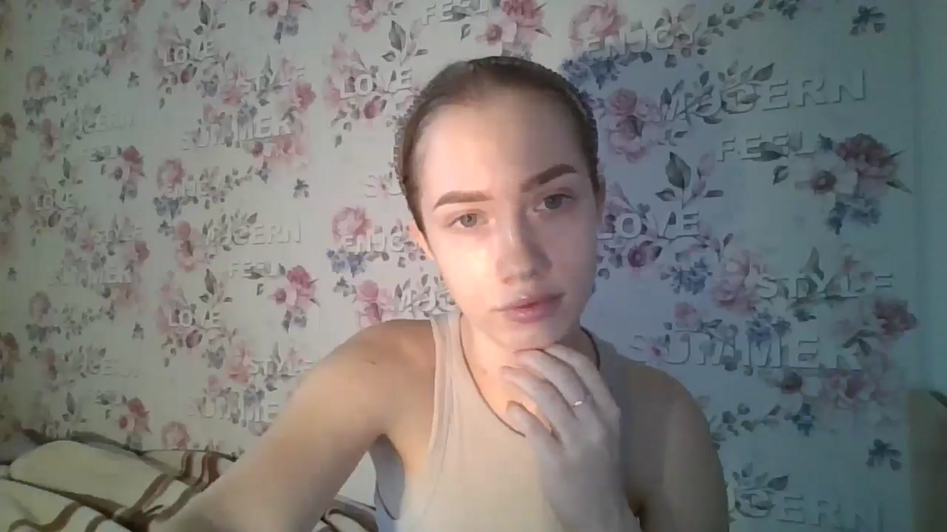 Gallery image thumbnail from KittyLuxxe's myfreecams stream on, 03/18/2025, 13:51 image 10 of 20
