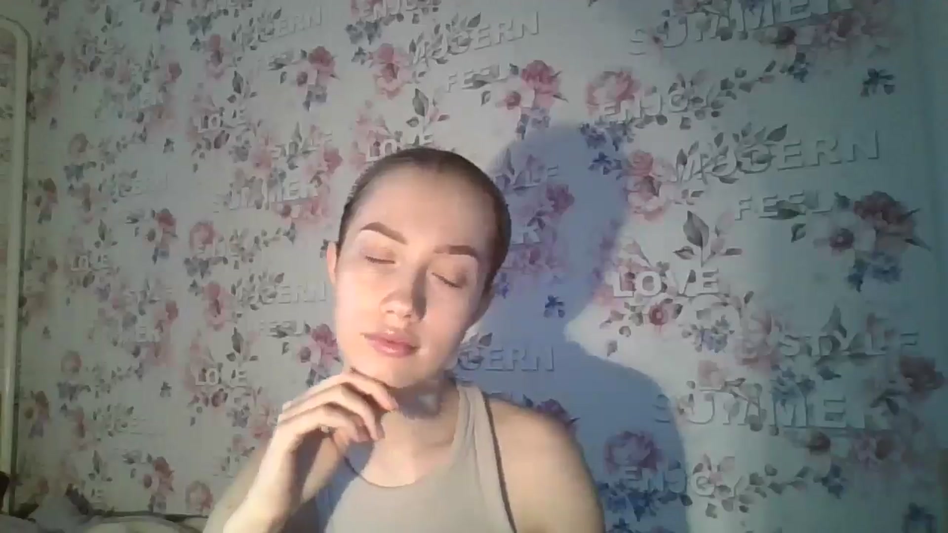 Gallery image thumbnail from KittyLuxxe's myfreecams stream on, 03/18/2025, 14:13 image 19 of 20