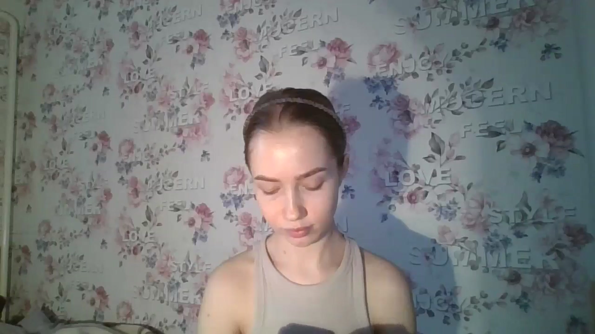 Gallery image thumbnail from KittyLuxxe's myfreecams stream on, 03/18/2025, 14:13 image 10 of 20