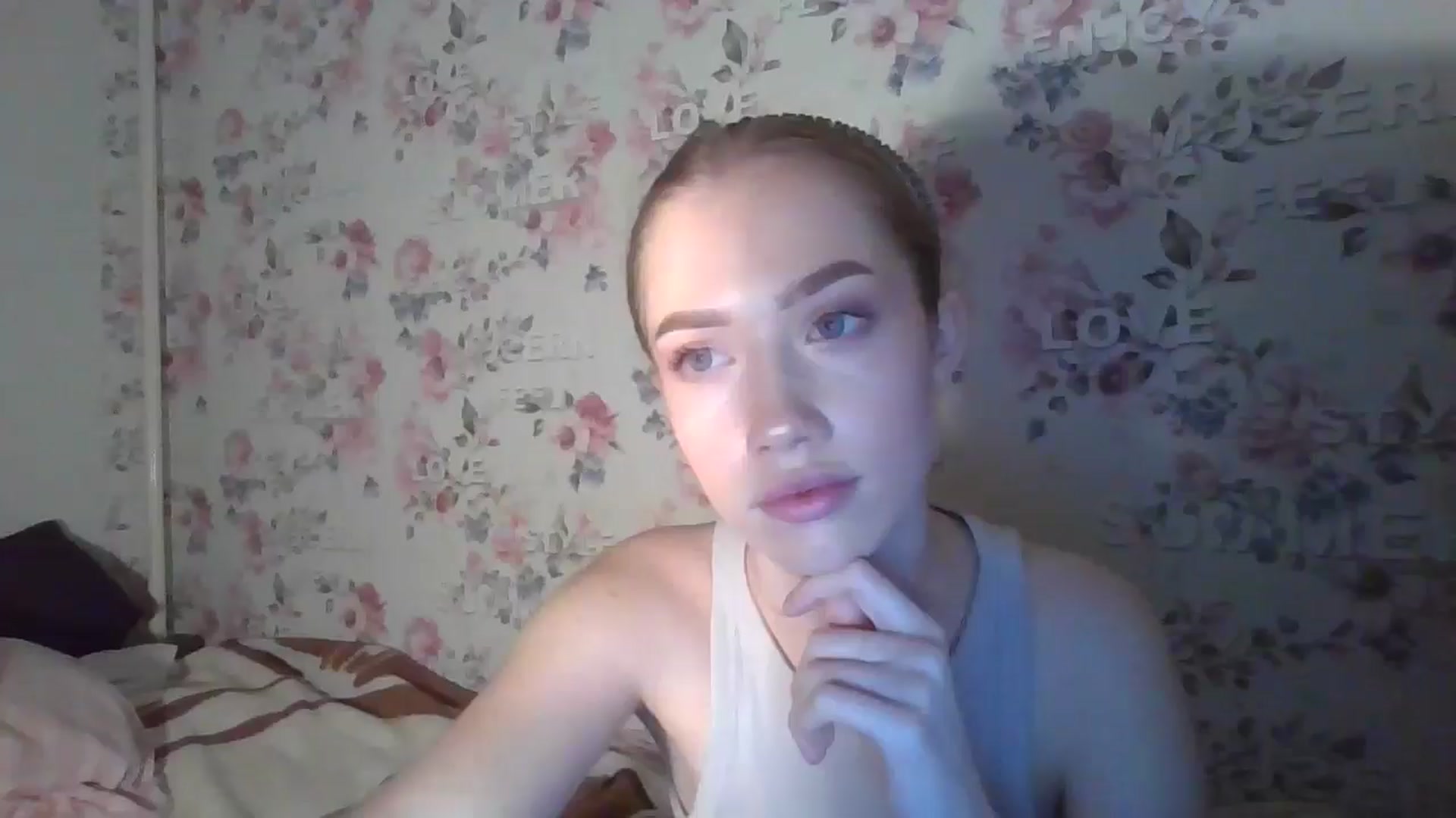 Gallery image thumbnail from KittyLuxxe's myfreecams stream on, 03/20/2025, 17:04 image 10 of 20