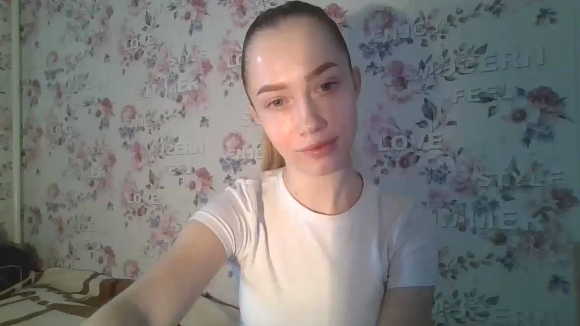 Gallery image thumbnail from KittyLuxxe's myfreecams stream on, 03/24/2025, 12:10 image 13 of 20