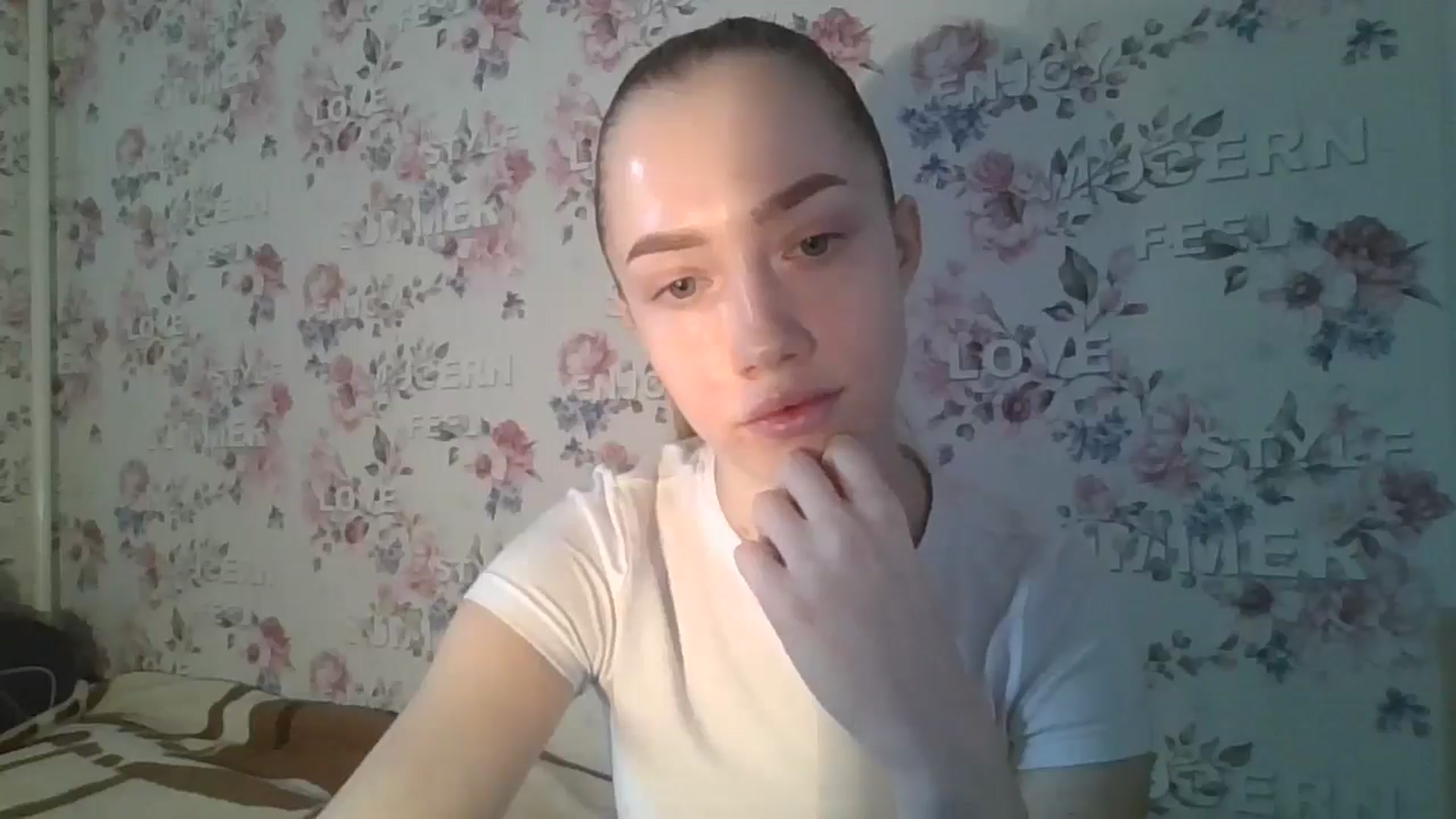 Gallery image thumbnail from KittyLuxxe's myfreecams stream on, 03/24/2025, 12:10 image 15 of 20