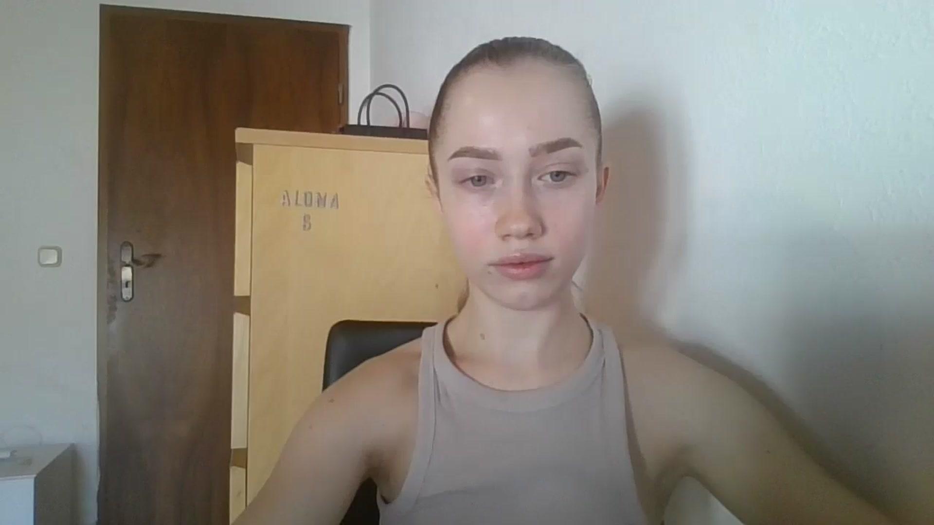 Gallery image thumbnail from KittyLuxxe's myfreecams stream on, 03/28/2025, 08:01 image 15 of 20