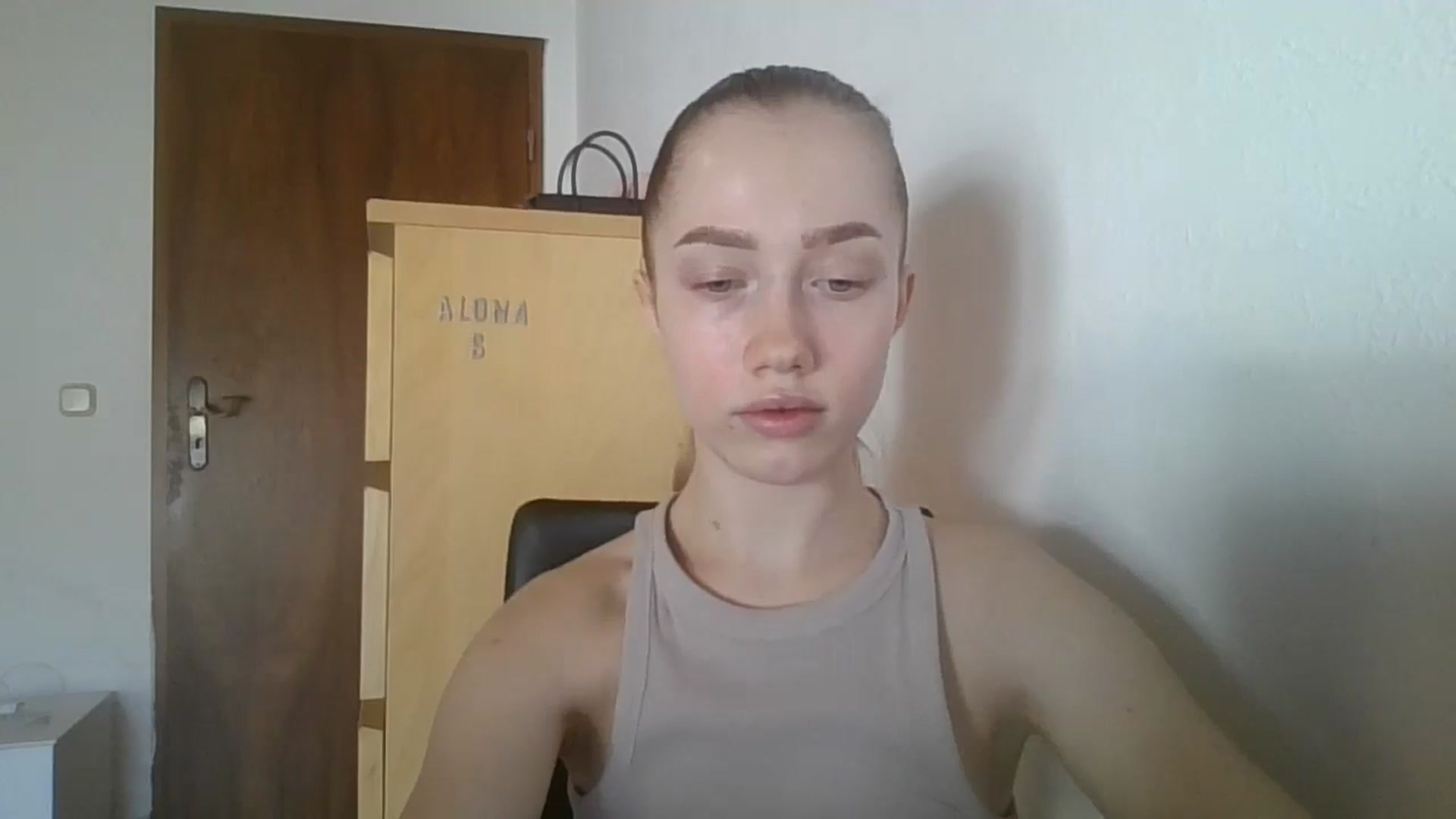 Gallery image thumbnail from KittyLuxxe's myfreecams stream on, 03/28/2025, 08:01 image 10 of 20