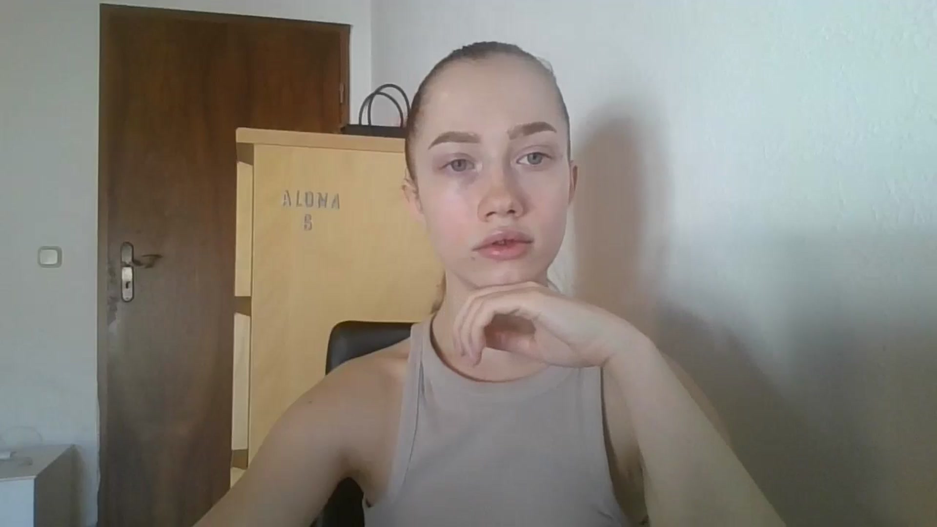 Gallery image thumbnail from KittyLuxxe's myfreecams stream on, 03/28/2025, 08:01 image 8 of 20