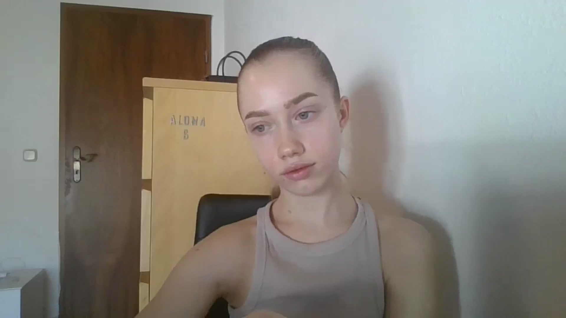 Gallery image thumbnail from KittyLuxxe's myfreecams stream on, 03/28/2025, 08:01 image 20 of 20