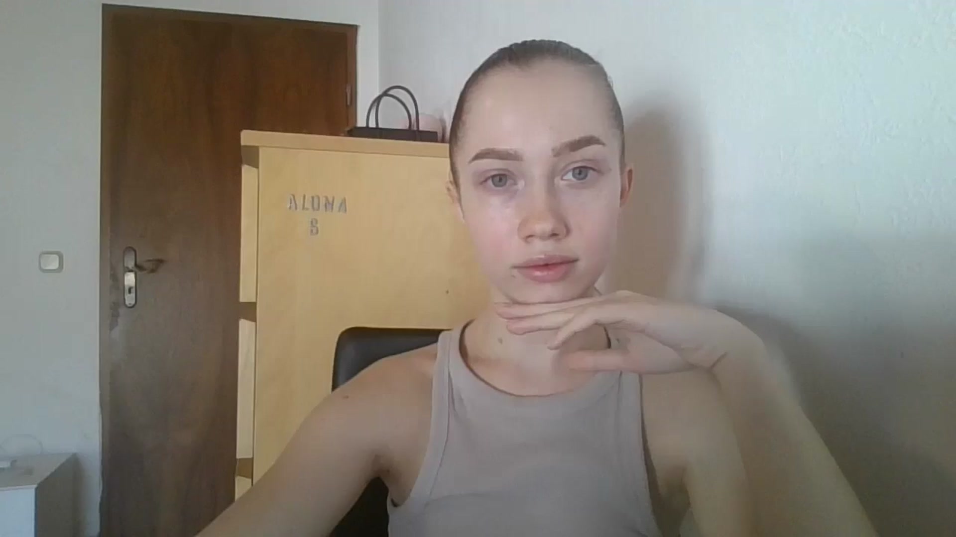 Gallery image thumbnail from KittyLuxxe's myfreecams stream on, 03/28/2025, 08:01 image 14 of 20