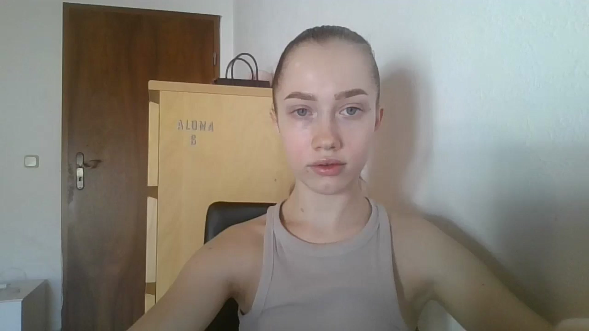 Gallery image thumbnail from KittyLuxxe's myfreecams stream on, 03/28/2025, 08:01 image 17 of 20