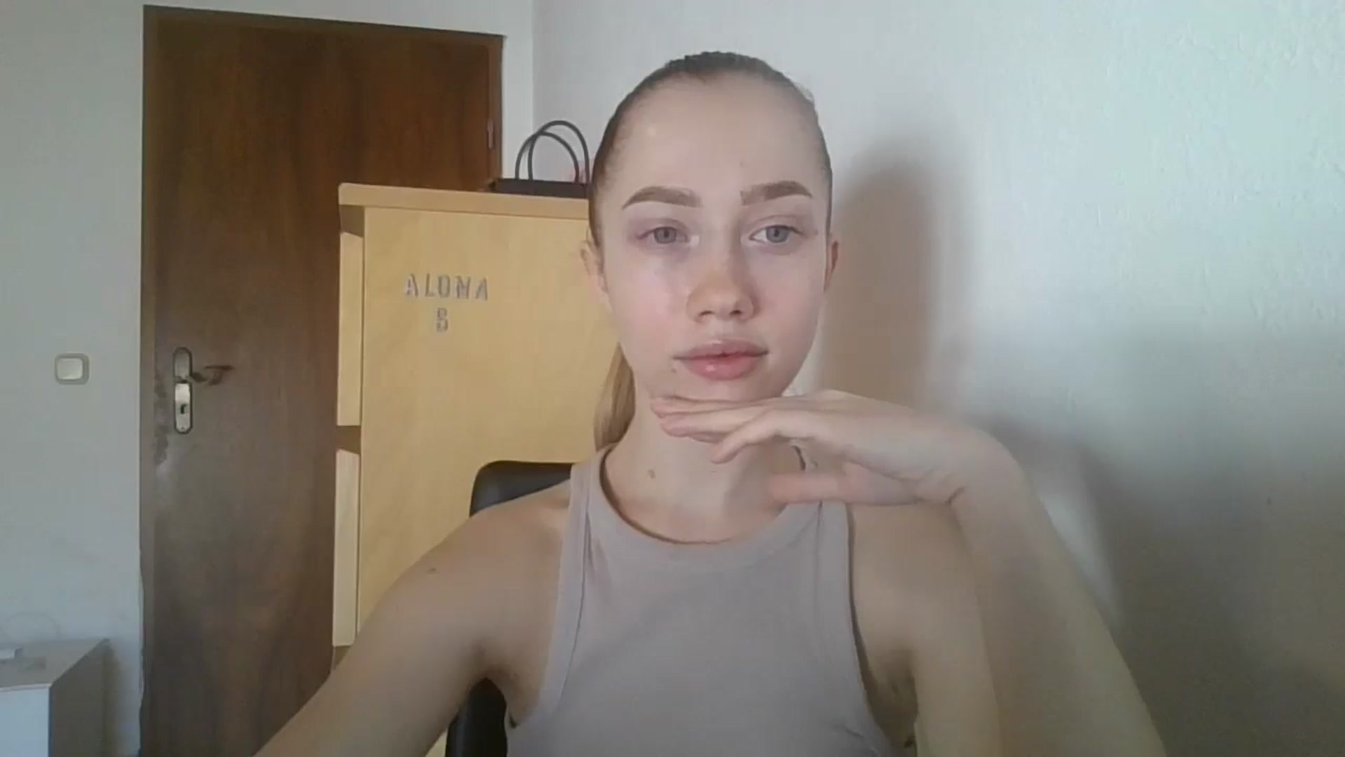 Gallery image thumbnail from KittyLuxxe's myfreecams stream on, 03/28/2025, 08:01 image 5 of 20