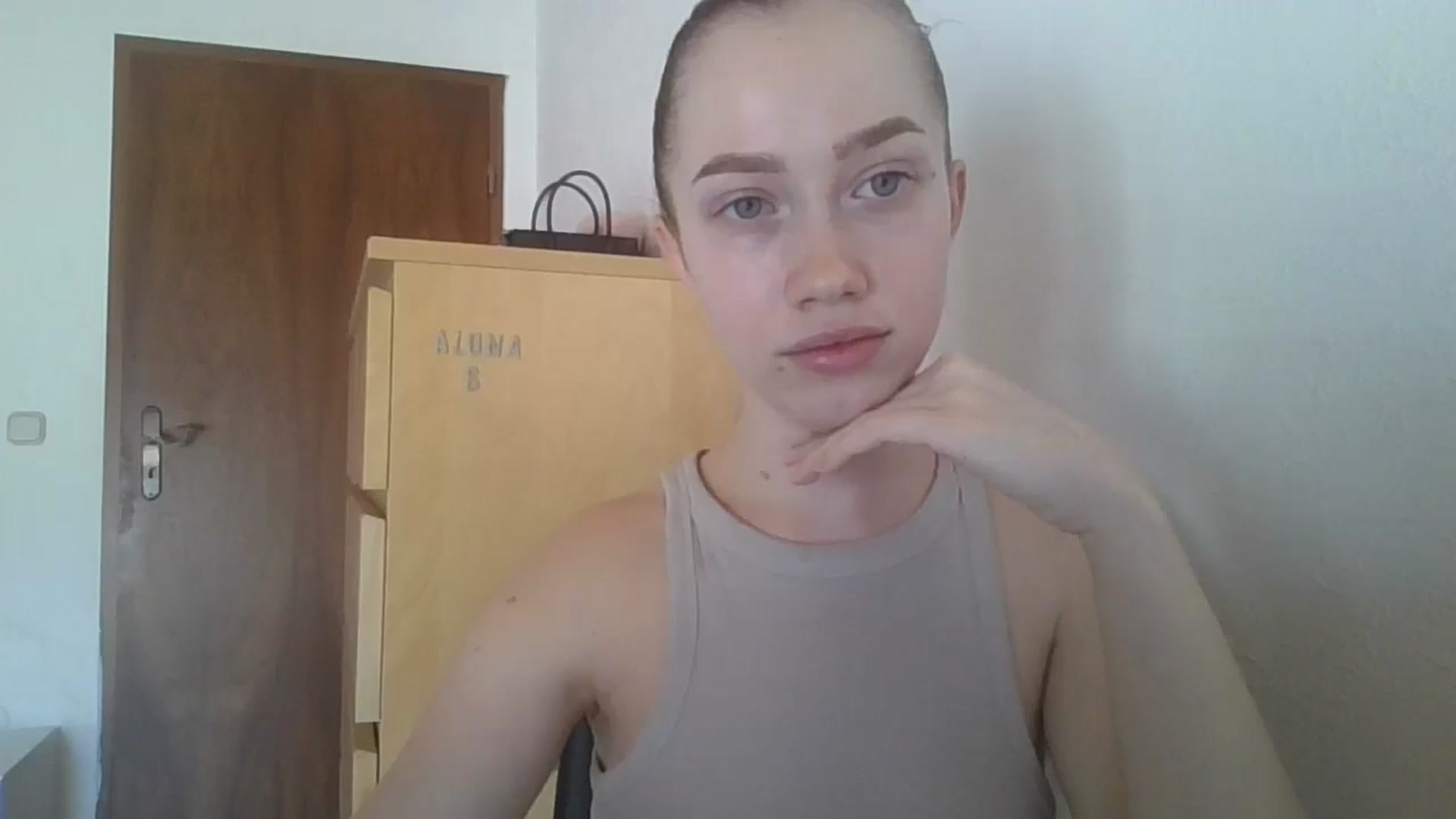 Gallery image thumbnail from KittyLuxxe's myfreecams stream on, 03/28/2025, 10:05 image 15 of 20