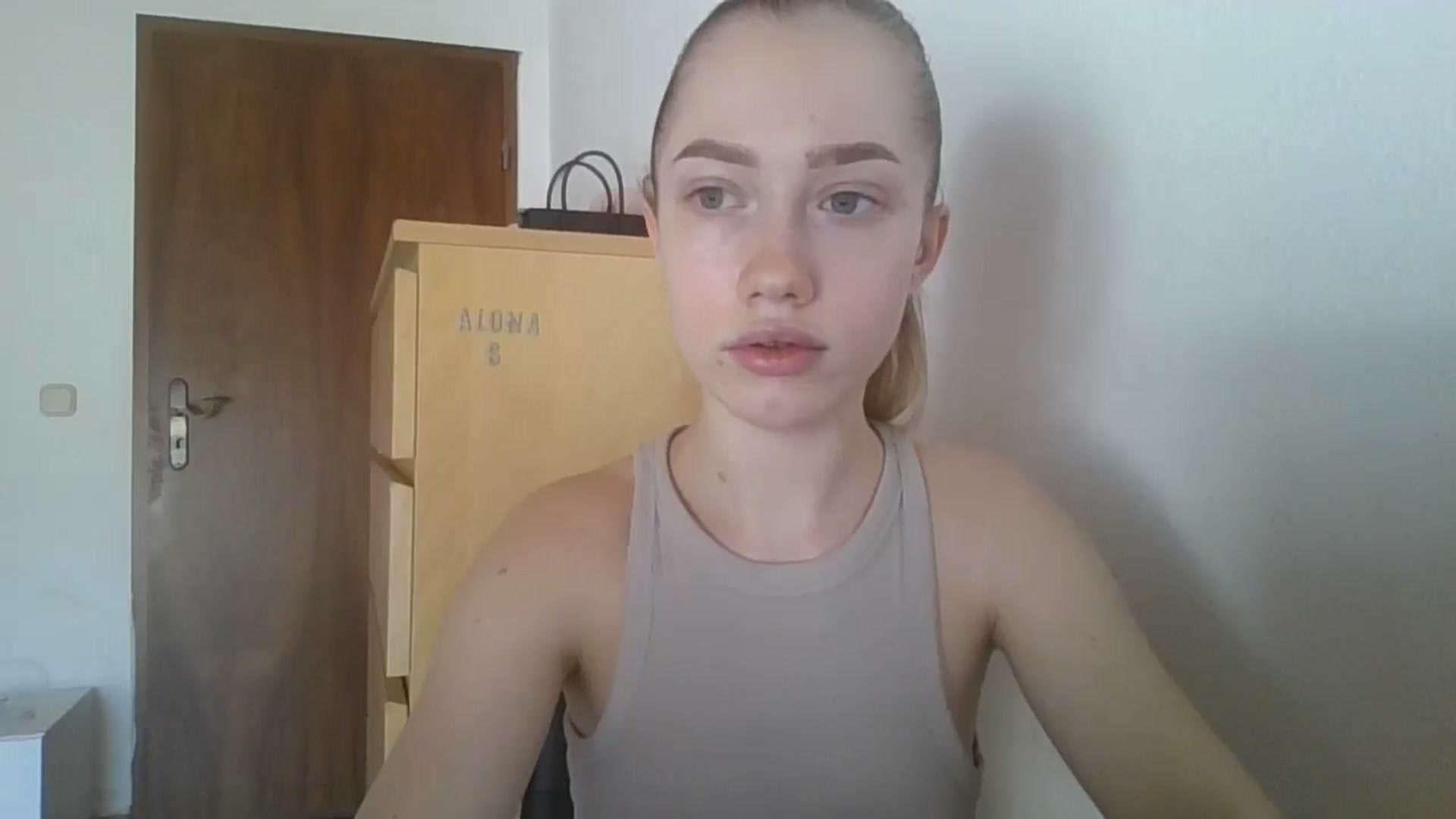 Gallery image thumbnail from KittyLuxxe's myfreecams stream on, 03/28/2025, 10:05 image 4 of 20