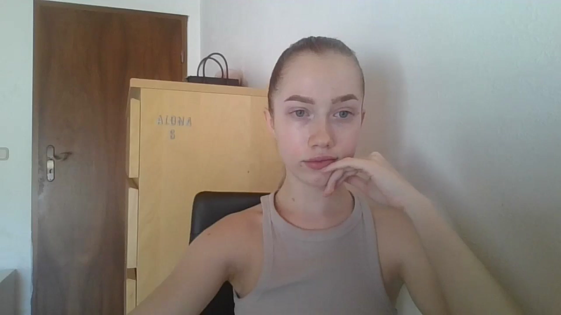 Gallery image thumbnail from KittyLuxxe's myfreecams stream on, 03/28/2025, 10:05 image 13 of 20