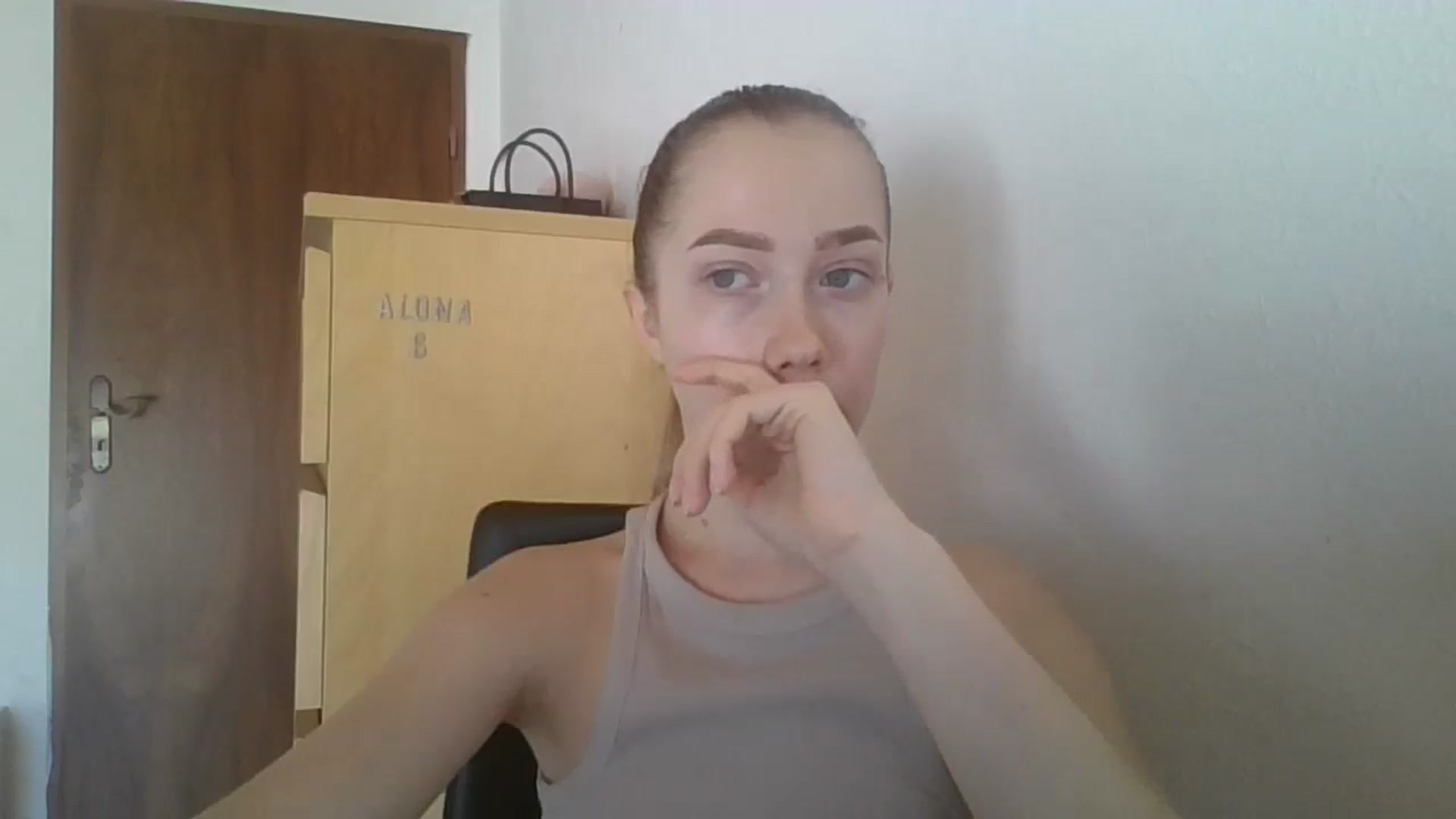 Gallery image thumbnail from KittyLuxxe's myfreecams stream on, 03/28/2025, 10:05 image 11 of 20