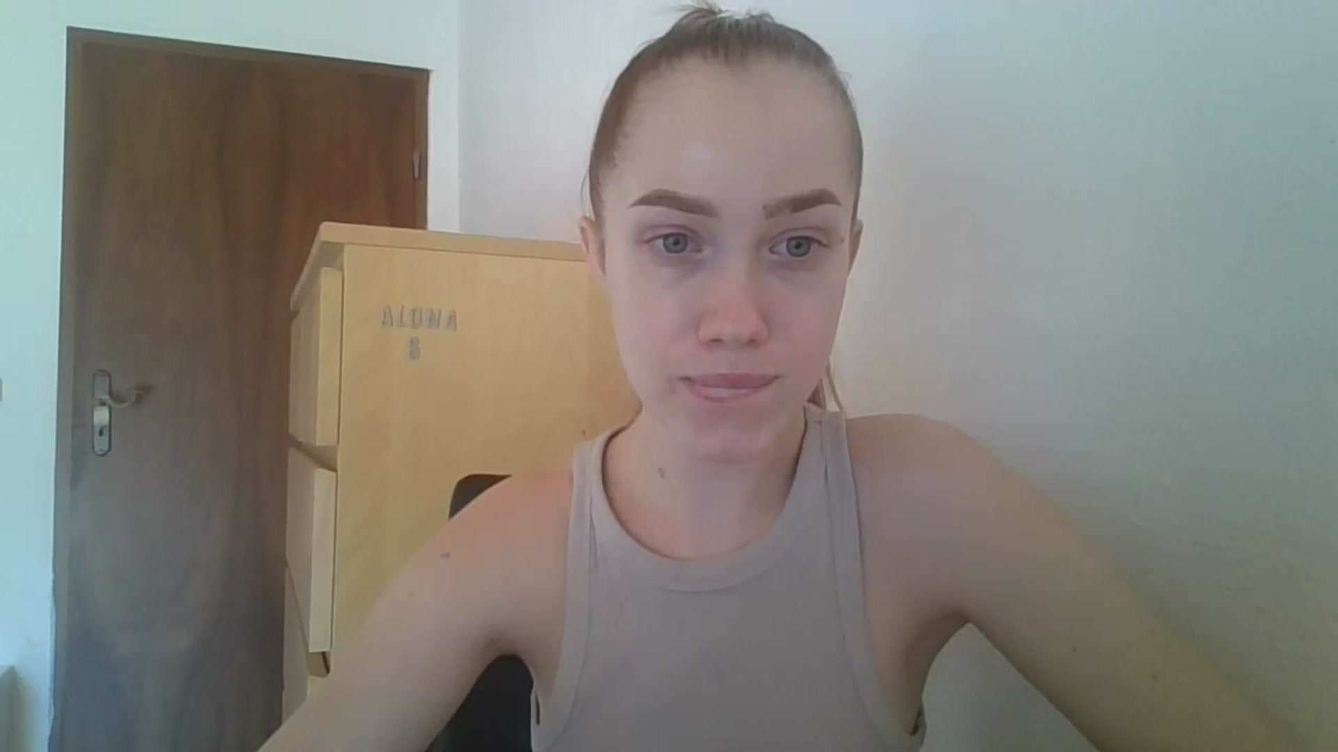 Gallery image thumbnail from KittyLuxxe's myfreecams stream on, 03/28/2025, 11:43 image 3 of 20